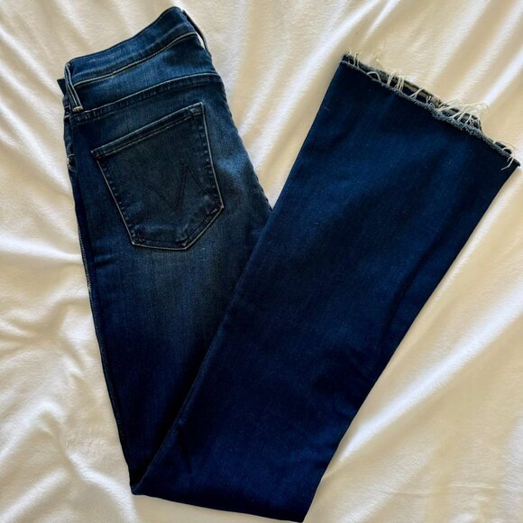 MOTHER Jeans; The Weekender Fray; Size 26; Tongue in Cheek Dark Blue Flare Jeans - Picture 3 of 9